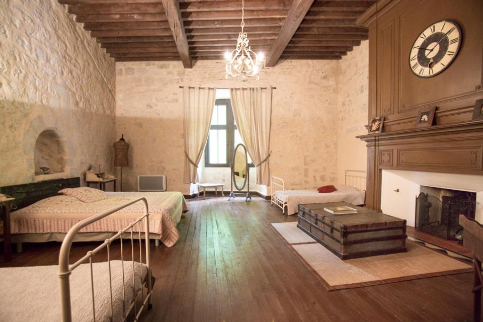 Chateau De Pleneselve Bon-Encontre ภายนอก รูปภาพ